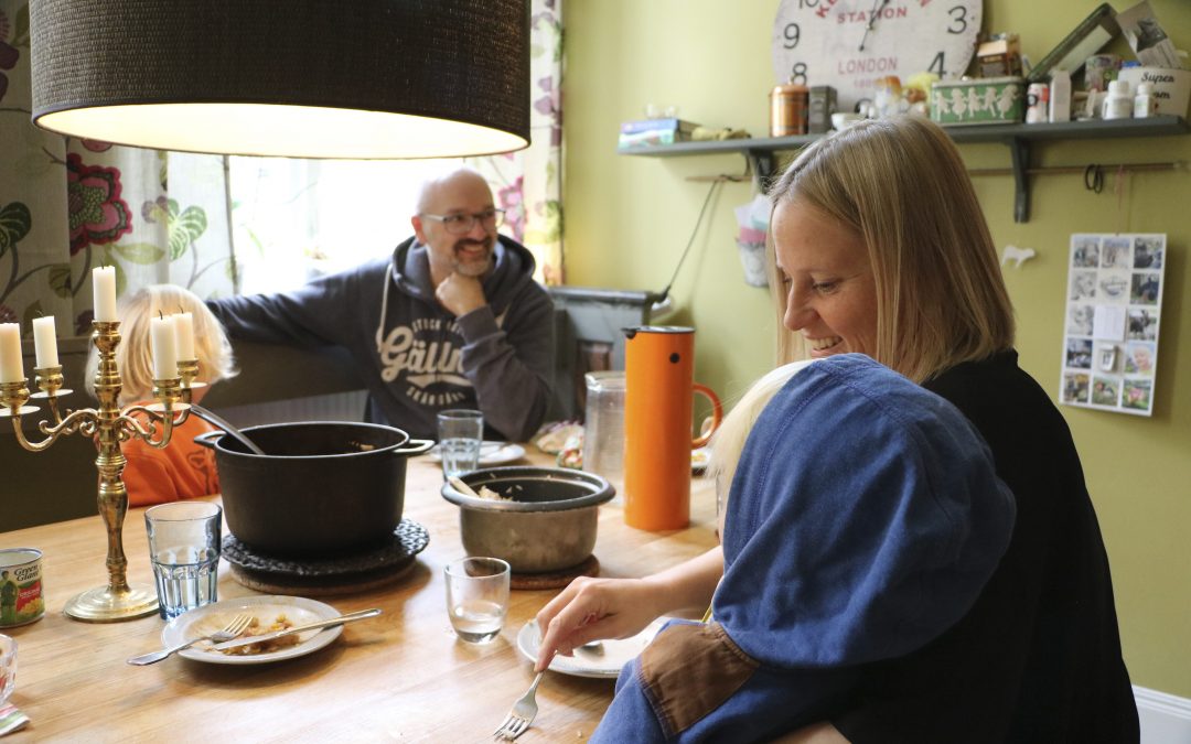Sundströms om att ha familjehem: “Livet blir på riktigt”