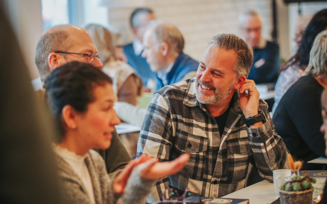 Pingst Ledare åter på tre platser
