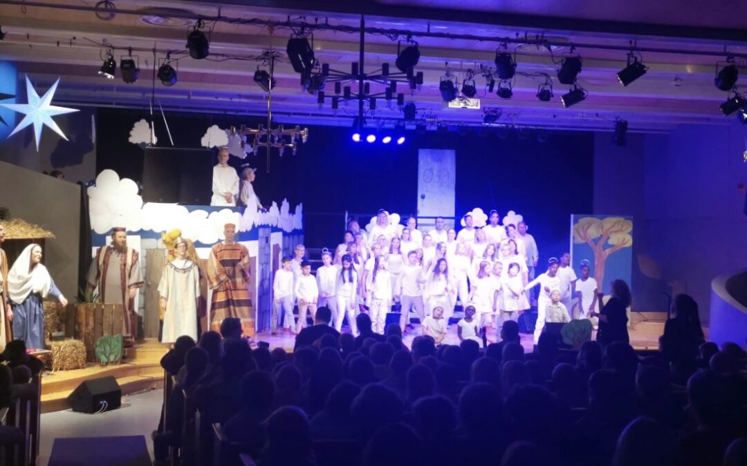 Änglahyss lockar elever till Pingstkyrkan i Motala